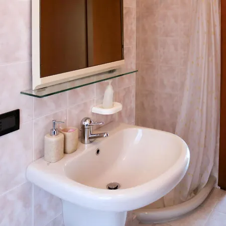 Locazione Turistica Corte Chiara Apartment Lazise